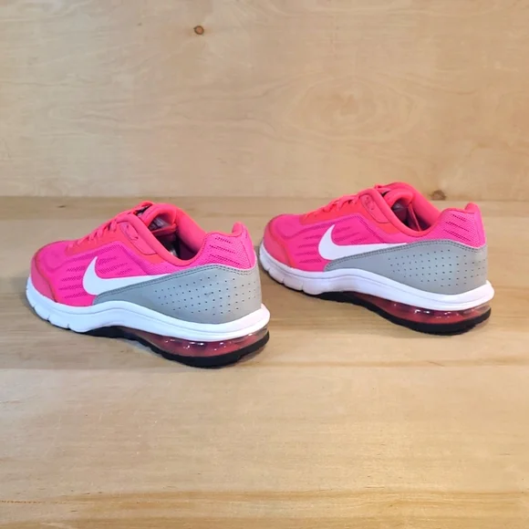 Nike Air Maximize Pink Athletic Youth 2 Left Shoes - Picture 6 of 10